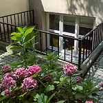 Too-Good Premium Apartments Апарт-отель